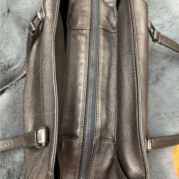 Chanel metallic bronze shoulder bag. - Picture 9 of 15